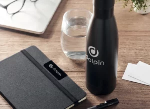 trzy-częściowy-zestaw-upominkowy-notatnik-długopis-butelka-grawer-logo-prezent